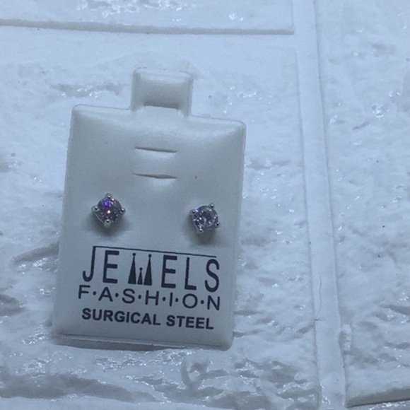 Jewels Fashion Surgical Steel Stainless Earrings 5mm Round Studs - Picture 1 of 6